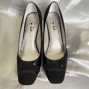 Life Stride black pumps size 6
